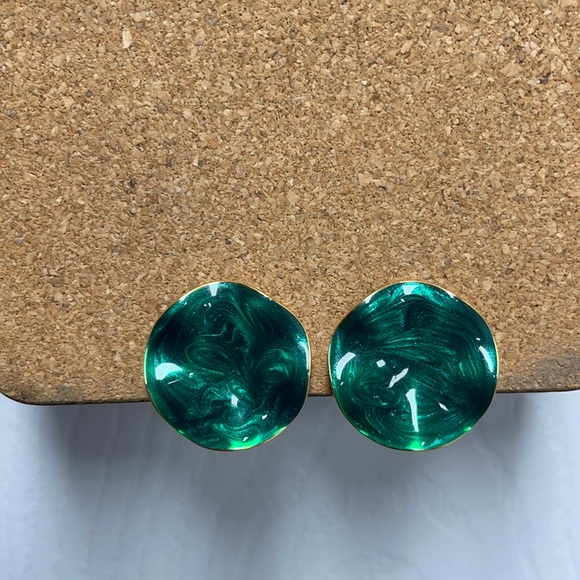 Avon Green Wavy Disc Clip-On Earrings - Picture 2 of 7